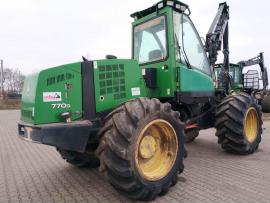 Operátor harvestoru John Deere 770