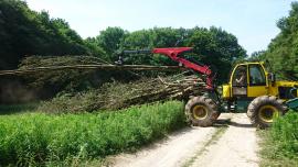 Operátor na LKT 82 s hydraulickou rukou