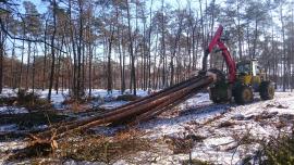 Operátor na LKT 82 s hydraulickou rukou