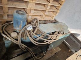 Hydraulická skracovačka so stolmi TOS SVITAVY